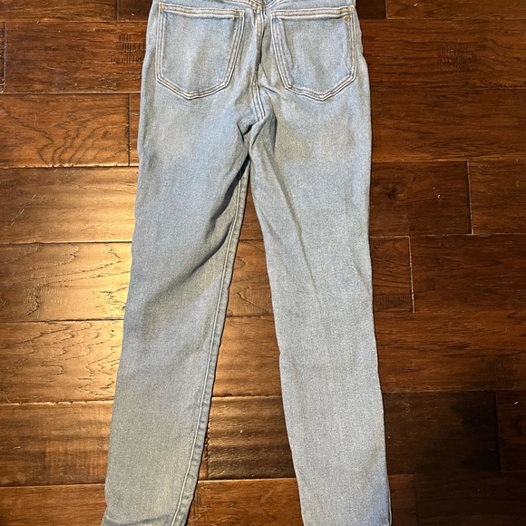 Size 25 Madewell 10” high rise Skinny jean leggings.  Light wash. - Picture 4 of 7